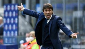 Antonio Conte si sbraccia – foto LaPresse – Fattidipallone.it