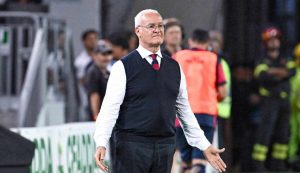 Claudio Ranieri attento - foto LaPresse - Fattidipallone.it