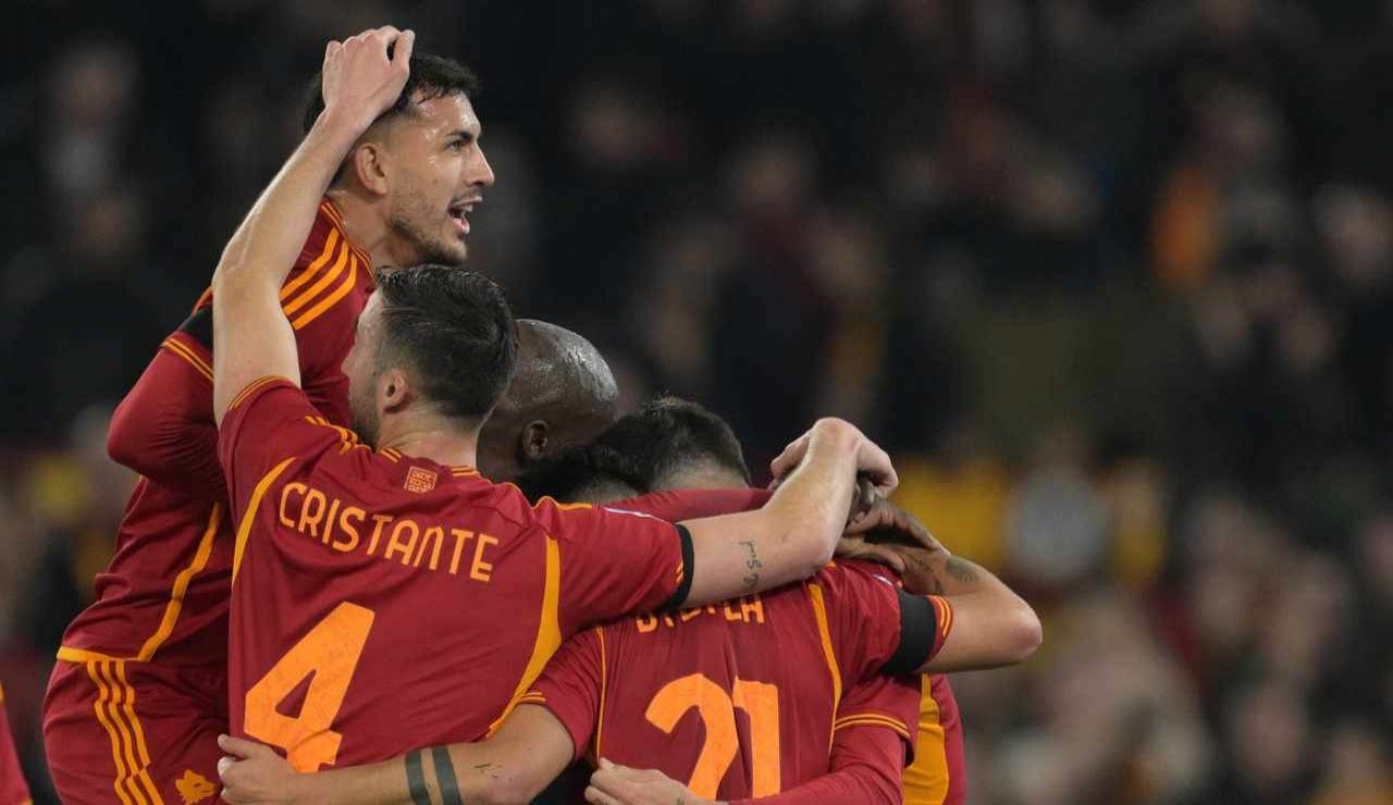 La Roma che esulta - foto LaPresse - Fattidipallone.it