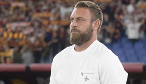 Daniele De Rossi in panchina – foto LaPresse – Fattidipallone.it