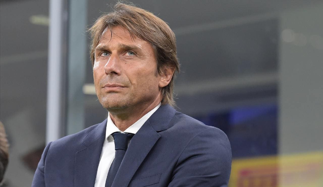 Antonio Conte attento - foto LaPresse - Fattidipallone.it