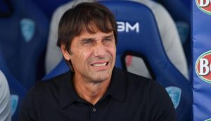Antonio Conte attento - foto LaPresse - Fattidipallone.it