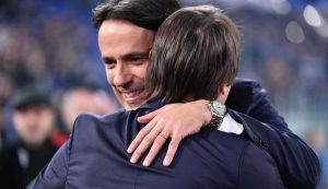 Inzaghi abbraccia Conte - foto LaPresse - Fattidipallone.it