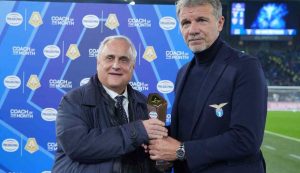 Lotito e Baroni insieme in campo - foto LaPresse - Fattidipallone.it