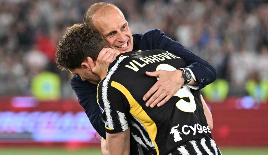 VLAHOVIC LO VOGLIAMO NOI: beffa clamorosa per Allegri | Ad un passo dall’accordo spunta una nuova rivale