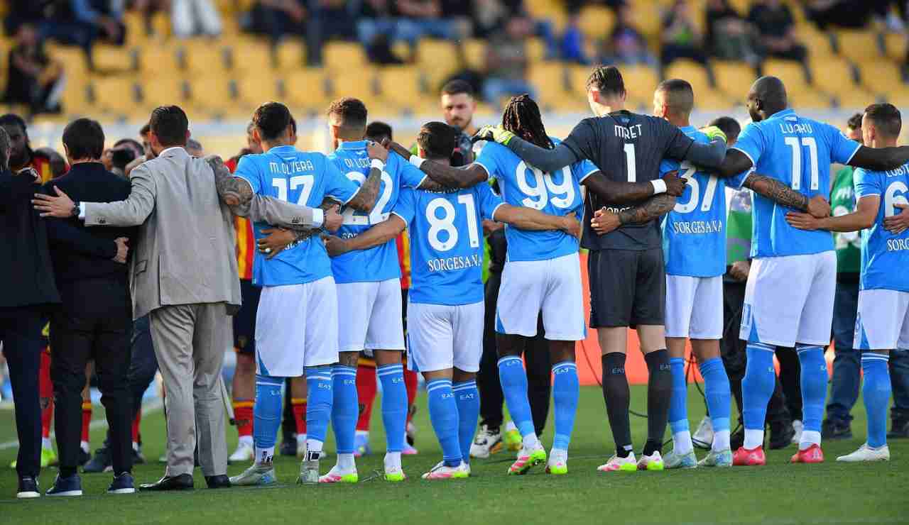BASTA, SMETTO CON IL CALCIO: tifosi del Napoli ancora increduli | Appende gli scarpini al chiodo per sempre